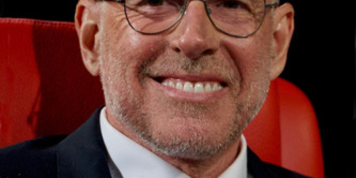 Thumblite – Rosamund Pike Leads Netflix’s New Thriller